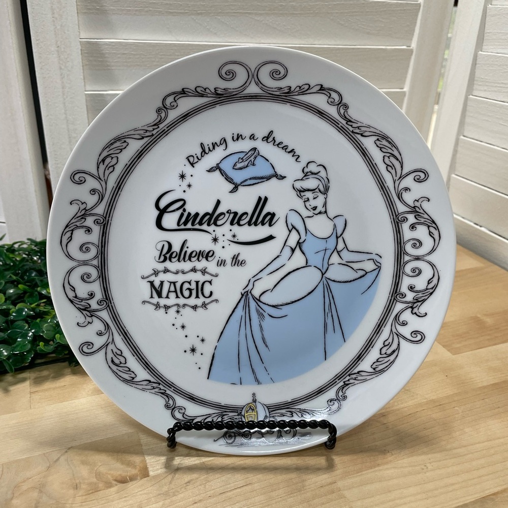 Set of 4 Disney Elegant Princess Plates